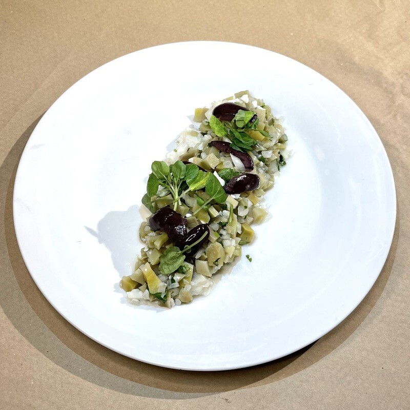 Ensalada de Ulte con queso de cabra y aceitunas