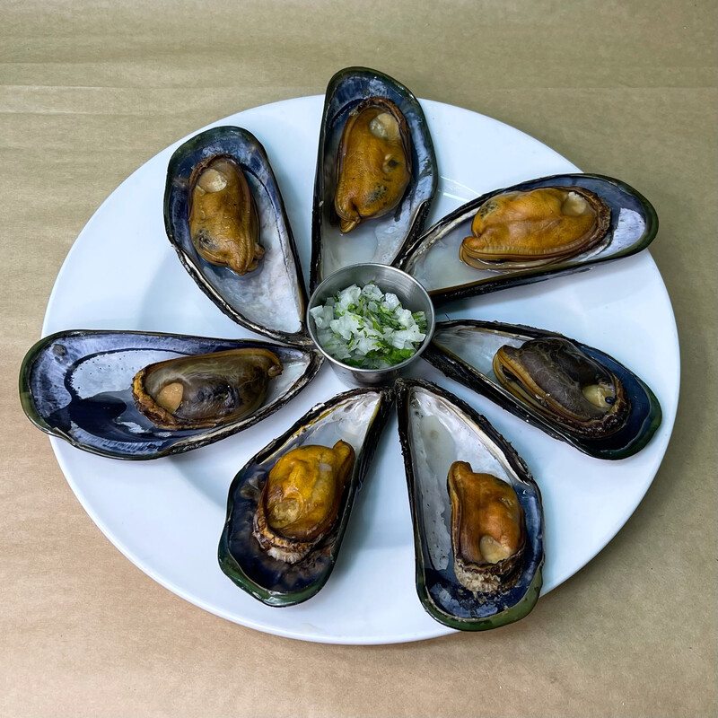 Choros Maltones con salsa verde