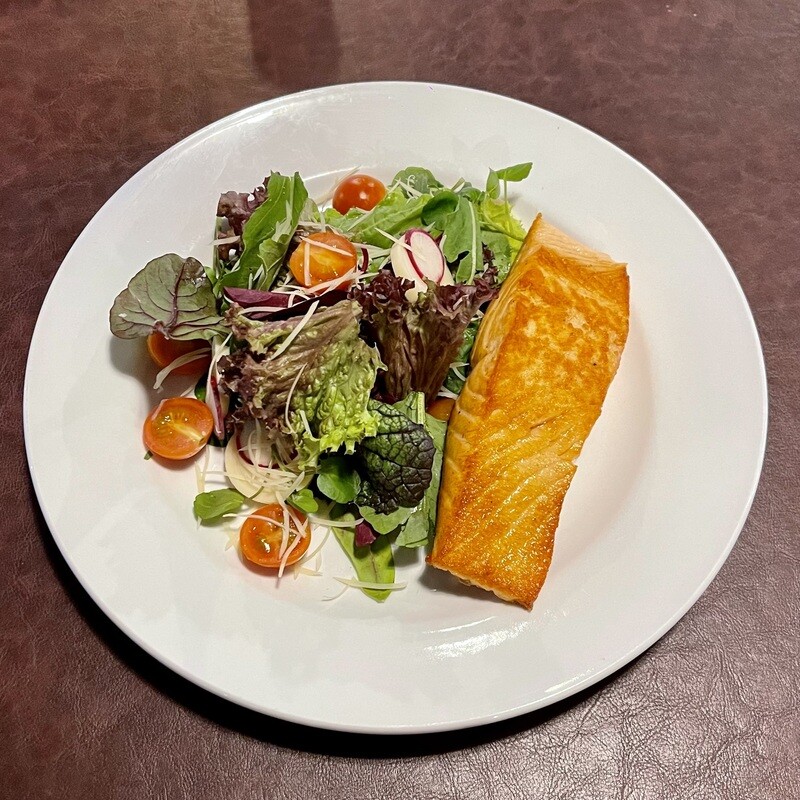 Salmón c/ Ensalada de hojas verdes