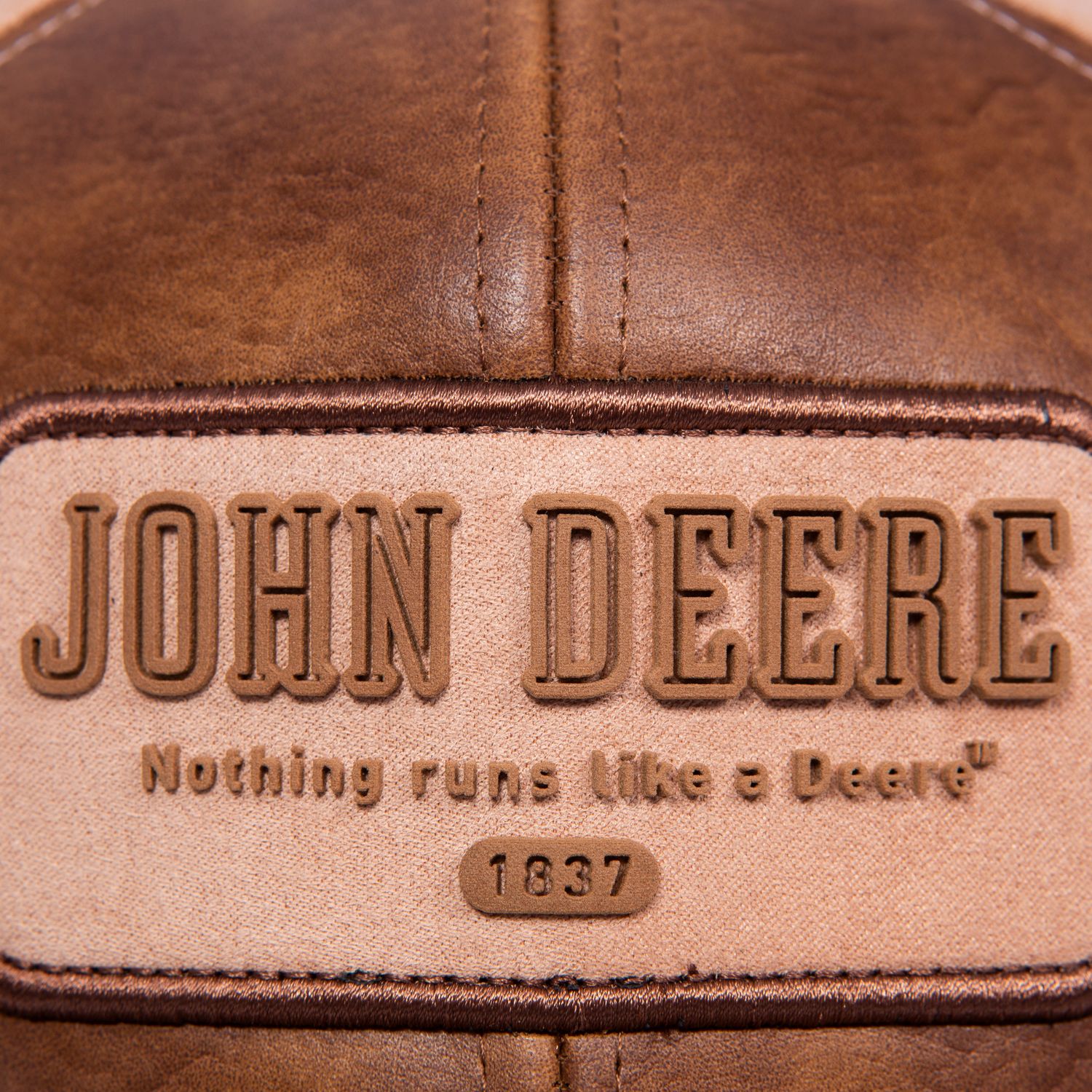 Gorro John Deere Estructurado Premium con Insignia Marrón