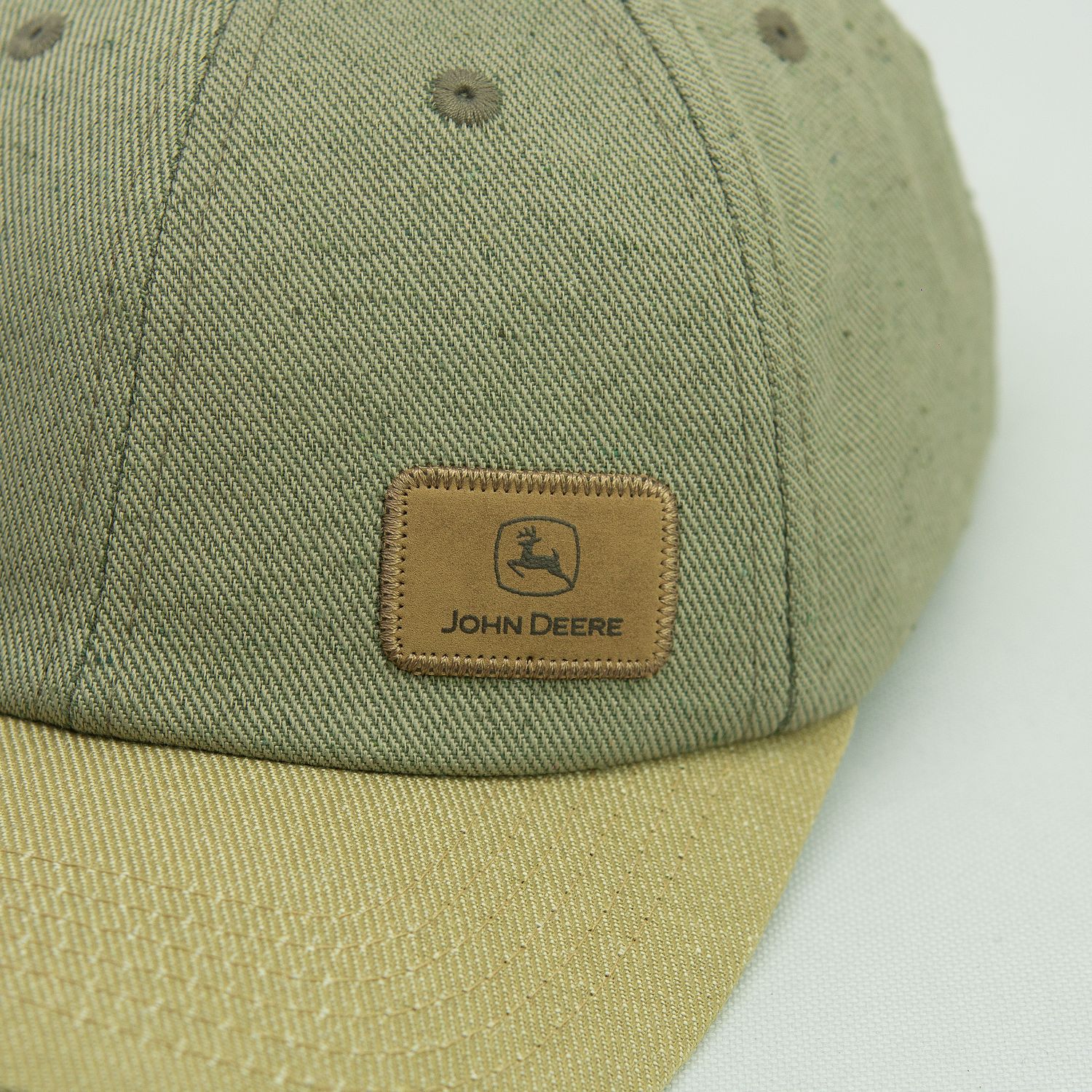 Gorro John Deere Logo En Cuero - Verde Salvia