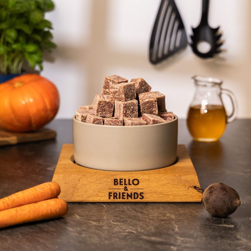 Komplettmenü Huhn Würfel 2,5x2,5cm Komplettmenü Huhn Würfel 2,5x2,5cm