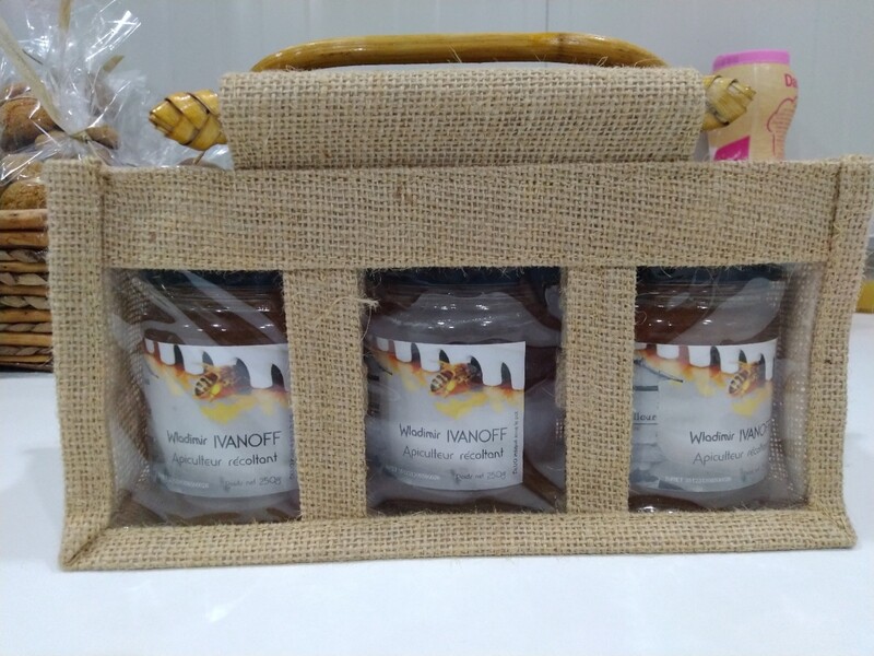 Miel toutes fleurs en panier de 3 pots de 250g