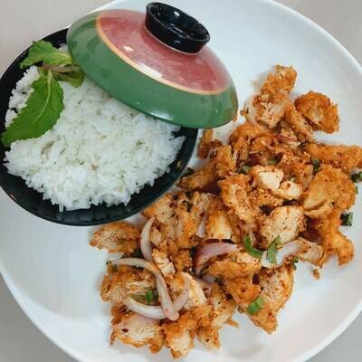ข้าวยำไก่แซ่บ Southern Spicy Chicken Fillet Salad served with Rice