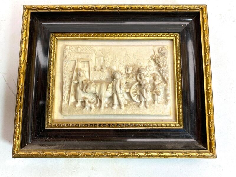 Tableau miniature en pierre calcaire de la fontaine pétriante