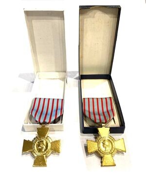 Lot de deux médailles croix du combattant
