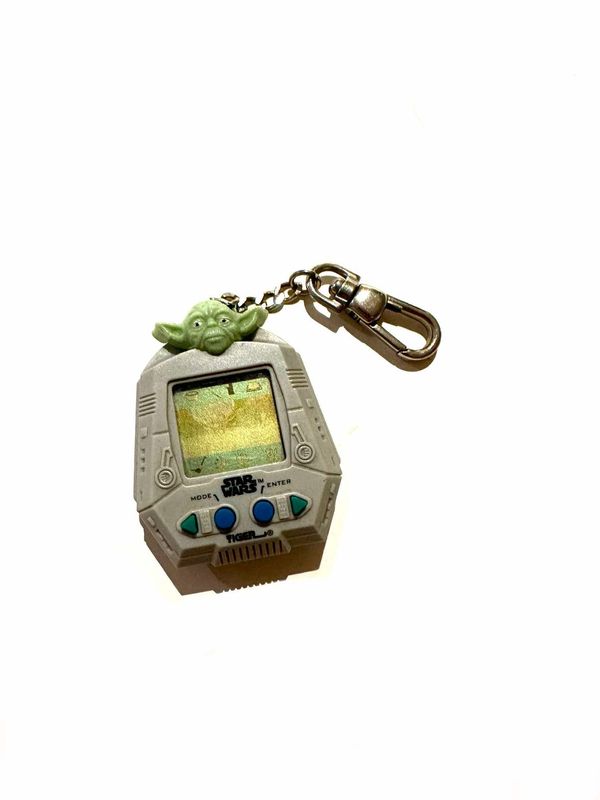 Star Wars 1997 Tiger Electronics Game Yoda GIGA Pet Hand Held Tamagotchi