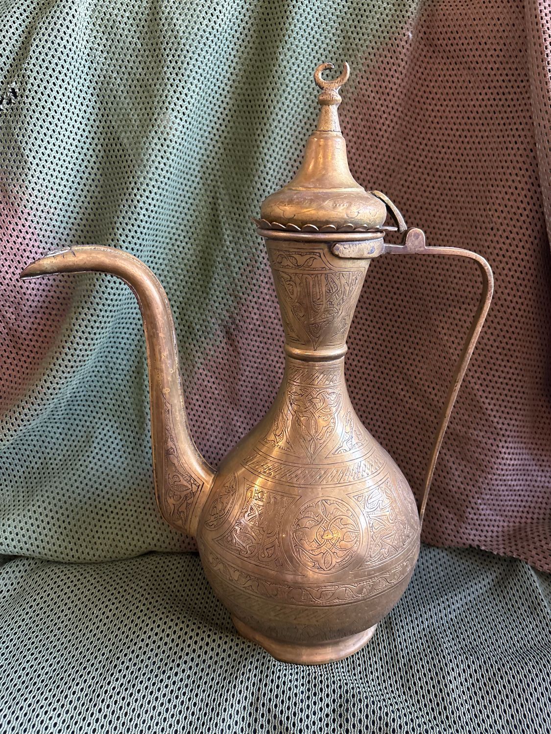 Grande théière orientale en laiton doré