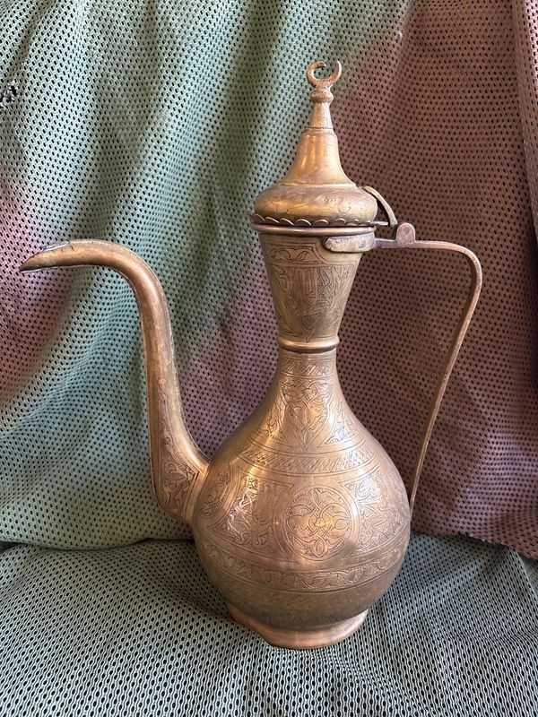 Grande théière orientale en laiton doré