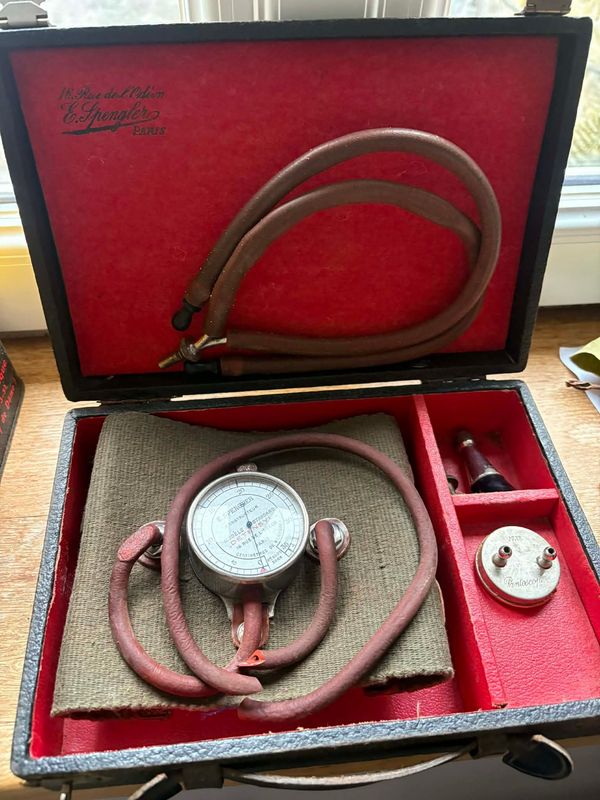 Ancien sphygmometric oscillometer 1930 Médical