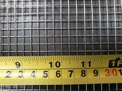 Stainless welded 4 mesh: 5.65mm aperture - rolls 1.22m wide