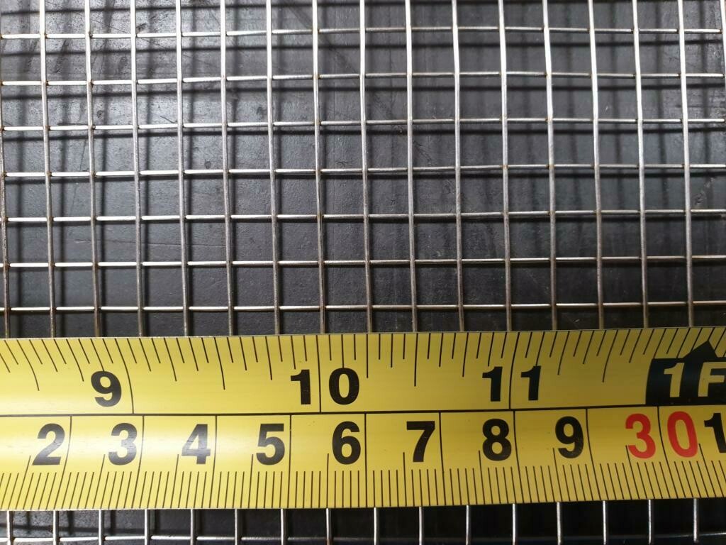 Stainless welded 4 mesh: 5.65mm aperture - rolls 1.22m wide