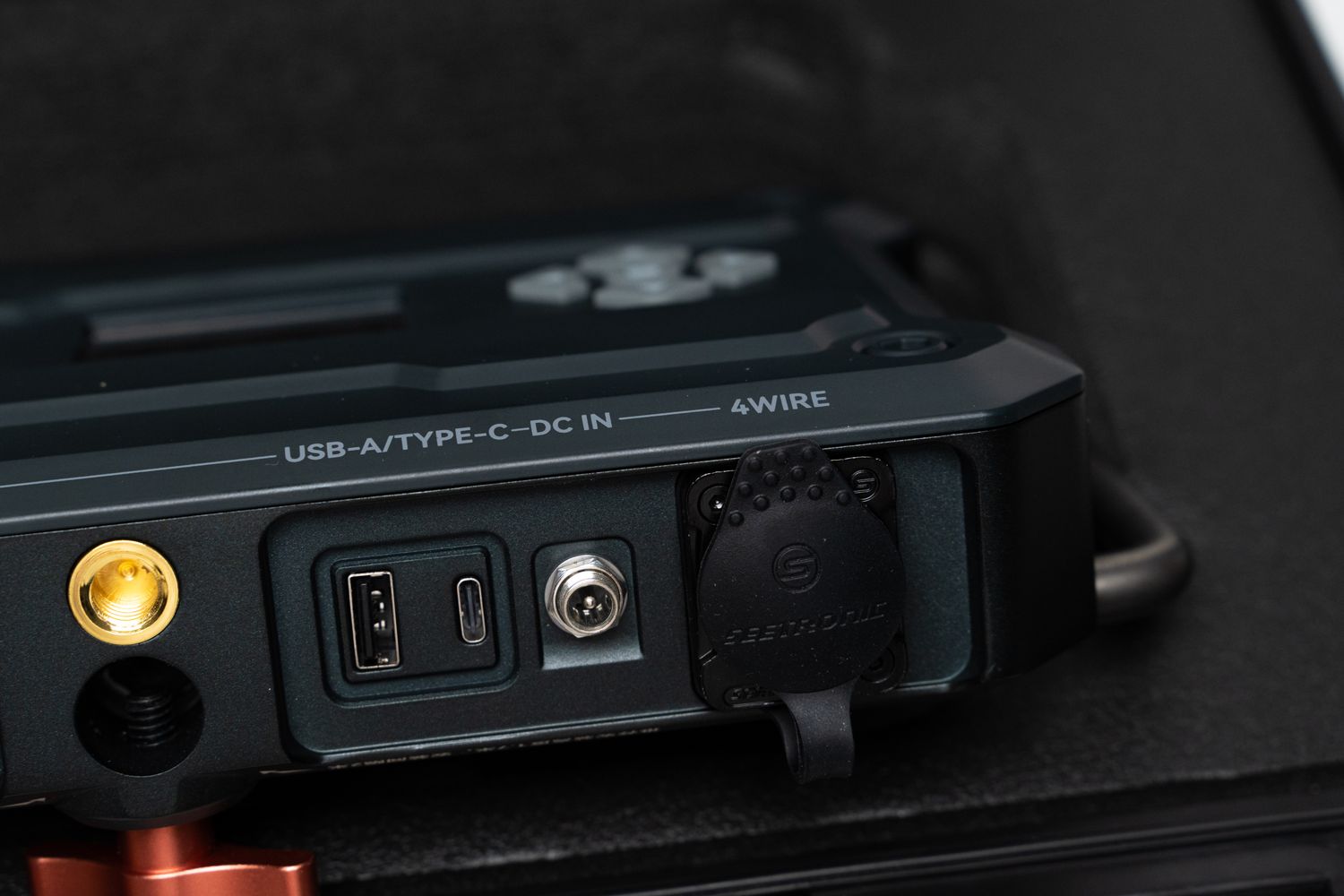 Hollyland (MoMA) C1 Pro Roaming Hub (V-Mount, 1.9 GHz)