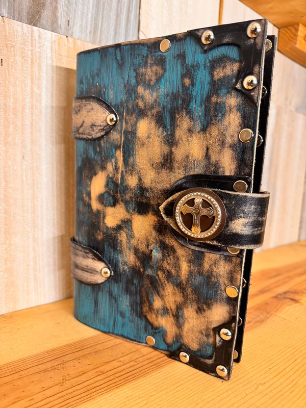 Vintage turquoise with Cross closure Vintage turquoise with Cross closure