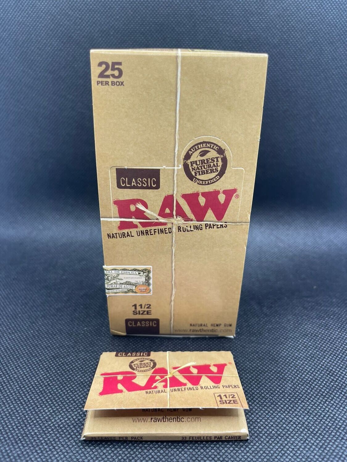 RAW CLASSIC 1 1/2 SIZE 25 PACKS/BOX 33 LEAVES/PACK