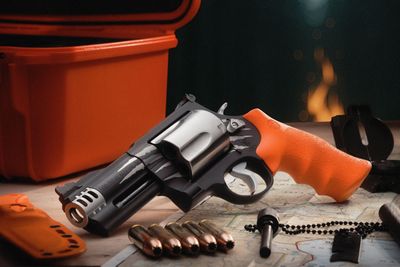 Smith &amp; Wesson 500 Emergency Kit