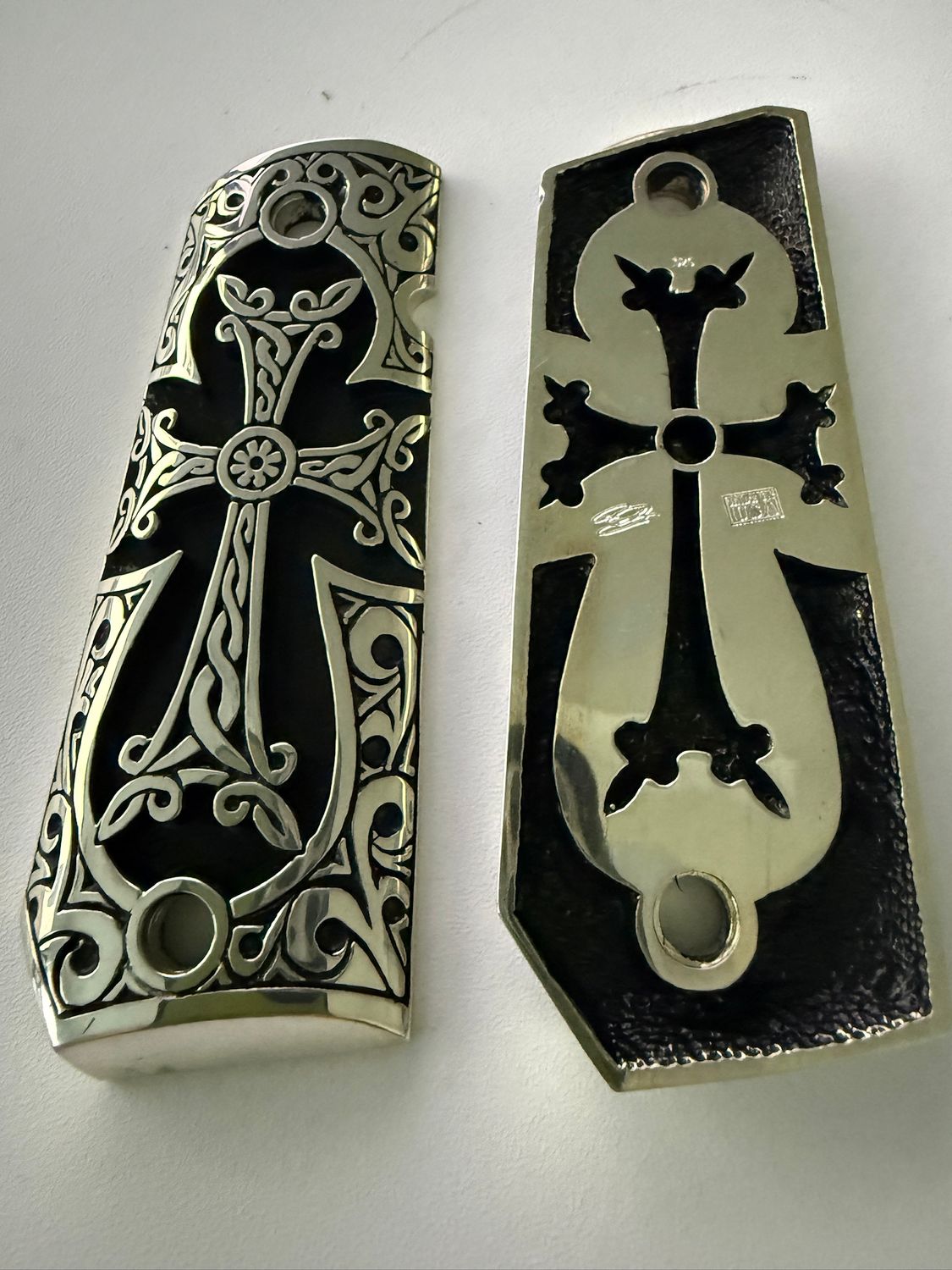 THE CROSS, 1911 Government-Commander-Silver .925 Grips.