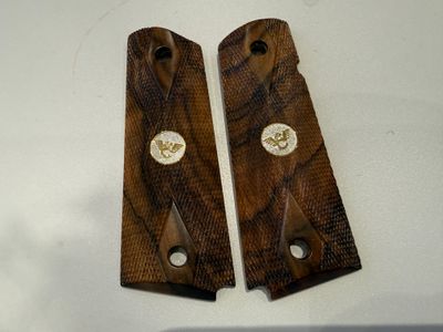 WILSON COMBAT, 1911, COMPACT, DOUBLE DIAMOND, FRENCH WALNUT,GOLD MEDALLIONS.