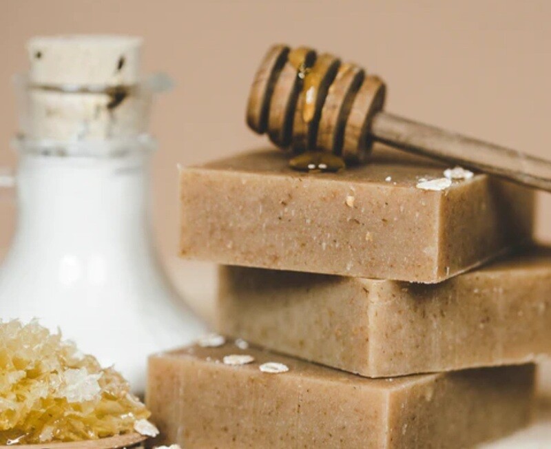 Oatmeal, goats milk and honey soap bar