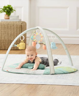 Gimnasio infantil, diseño jardín Skip Hop