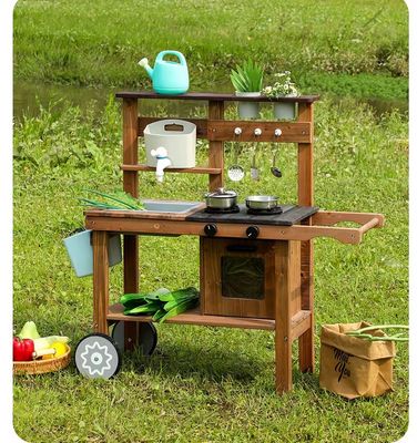 Cocina exterior de madera para niños