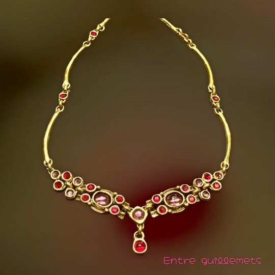 ENTRE GUILLEMETS vintage necklace