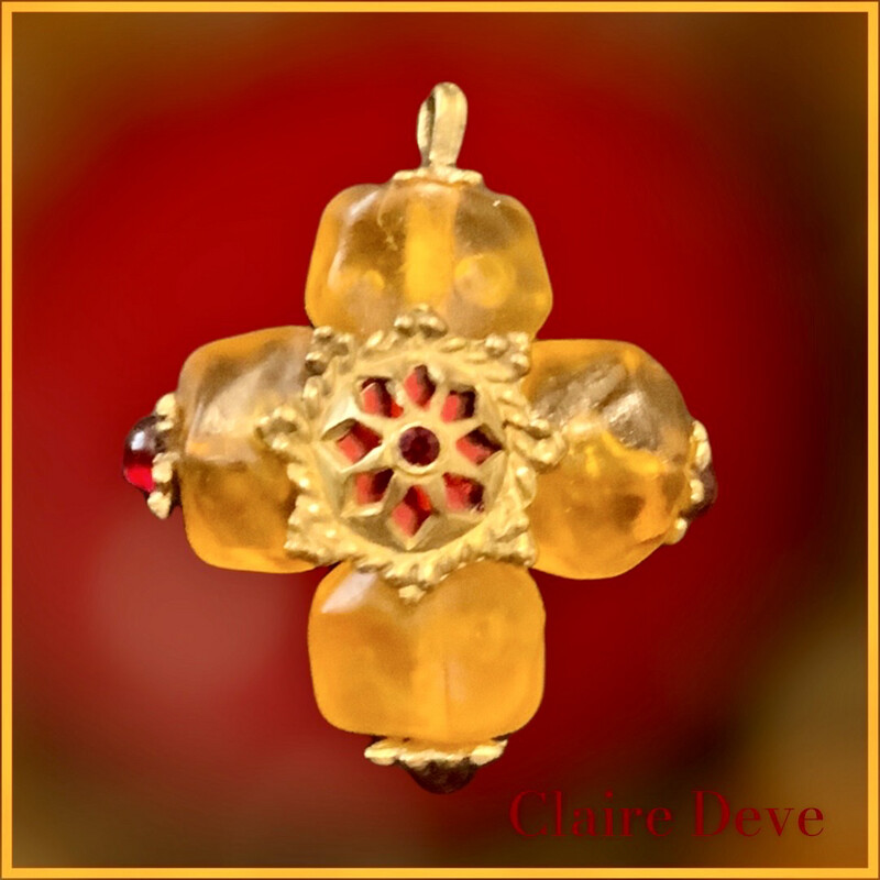 Pendentif Claire DEVE en Résine Non Signé