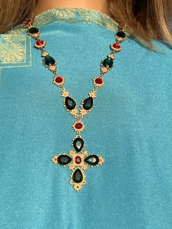Collier croix en pâte de verre plaqué or