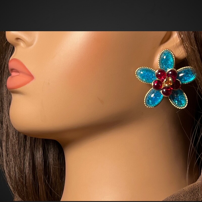Vintage flower sewing earrings in turquoise blue resin and garnet