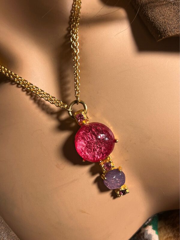 Collier vintage Isaky rose et violet , un véritable bonbon …