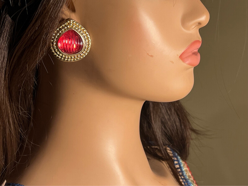 Boucles d’oreilles vintage couture, excellente qualité de fabrication 