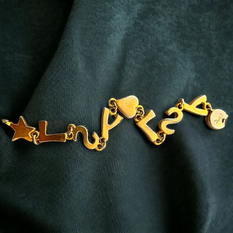 Very nice Vintage brooch and pendant, Yves, Saint-Laurent, in metal, silver, and light wood. Dimension 4 cm. 80s design, by Robert Goossens, never worn in excellent vintage condition. Sign Y,S L. 100% authentic