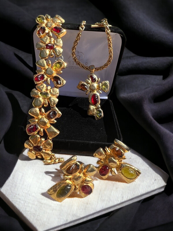 Ensemble complet de Boucles d’oreilles, Bracelet et Collier vintage Christian Lacroix