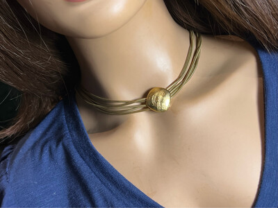 Set collier et bracelet vintage Yves Saint Laurent tout en laiton avec logo