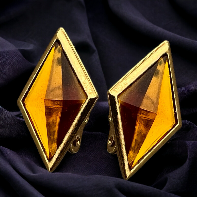 Boucles d’oreilles vintage en résine ambre, signées Yves Saint-Laurent