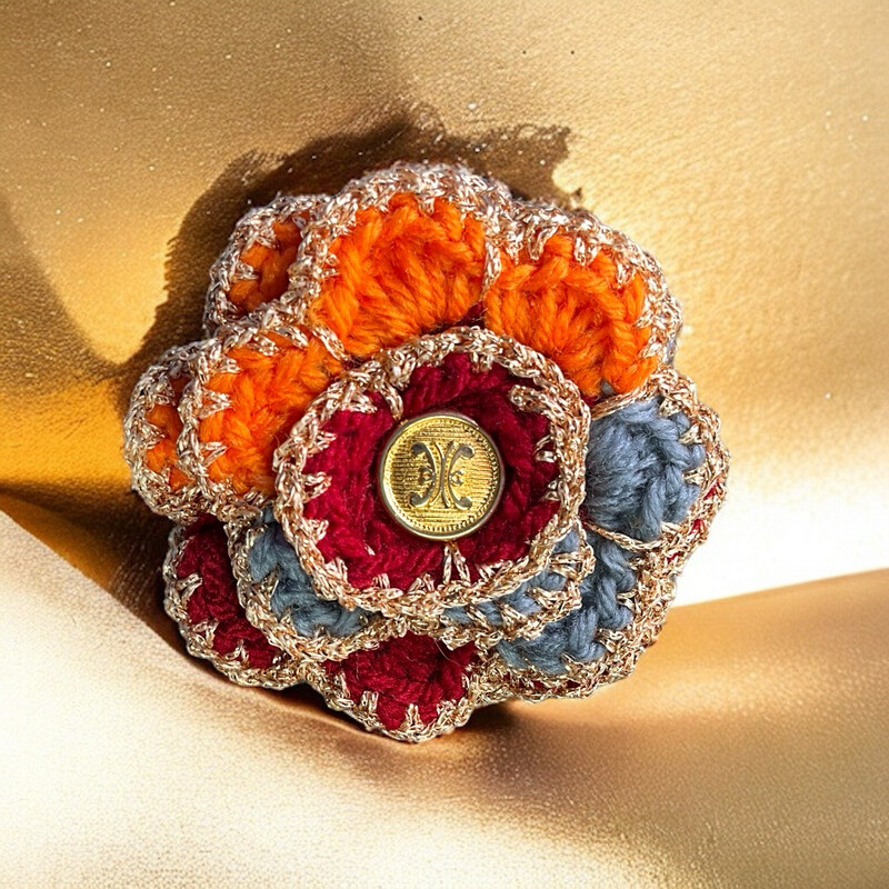 Adorable wool brooch, lovely vintage quality