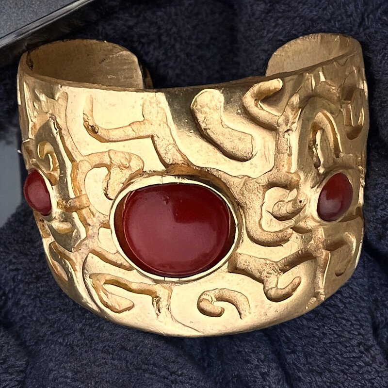 Manchette vintage signé Édouard Rambaud, cabochons rouges