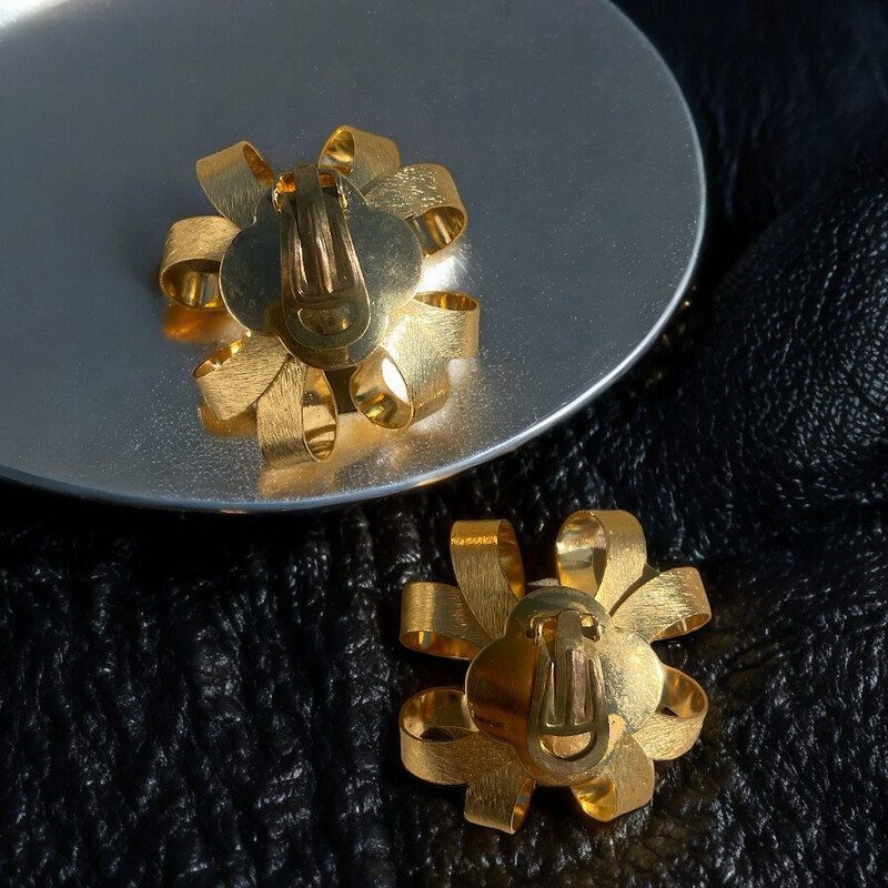 Vintage earrings in garnet-coloured glass paste