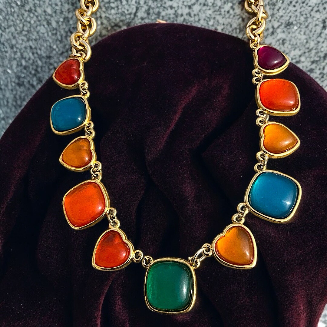 Vintage necklace in multicolored resin