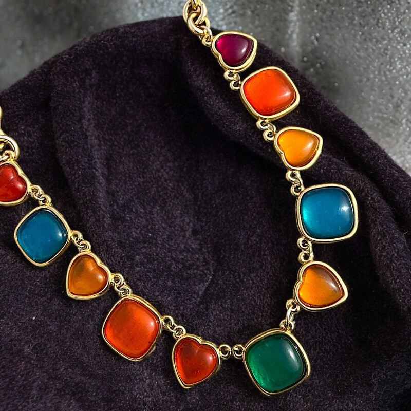 Vintage necklace in multicolored resin