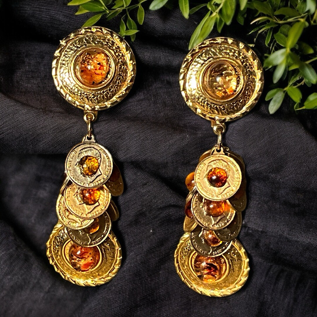 Vintage gold metal pendant earrings, amber colour