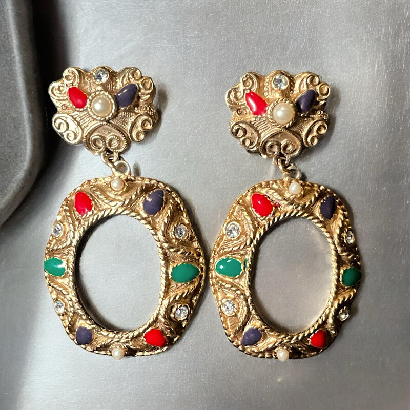 Vintage pendant earrings in O, enamel and fake pearls