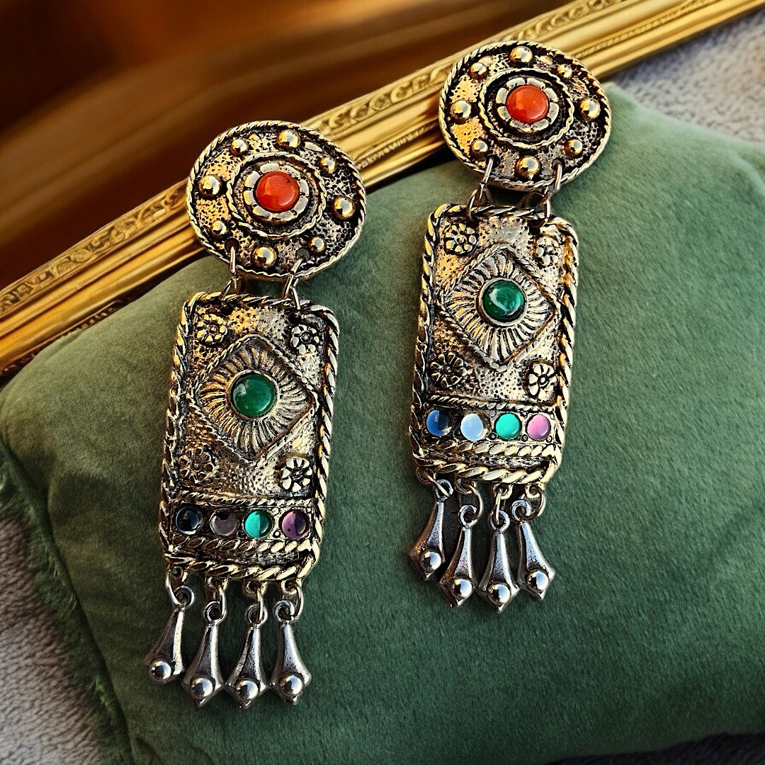 Unsigned pendant earrings, resin and gold metal