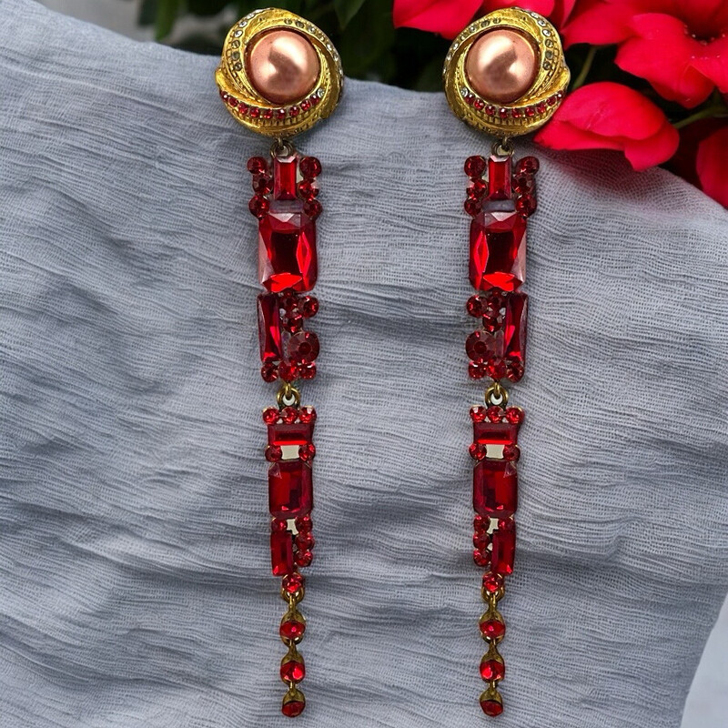 Sublime pendant earrings signed Yves Saint Laurent