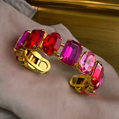 Bracelet vintage Yves Saint Laurent Rive gauche, cristaux aux tonalités rose