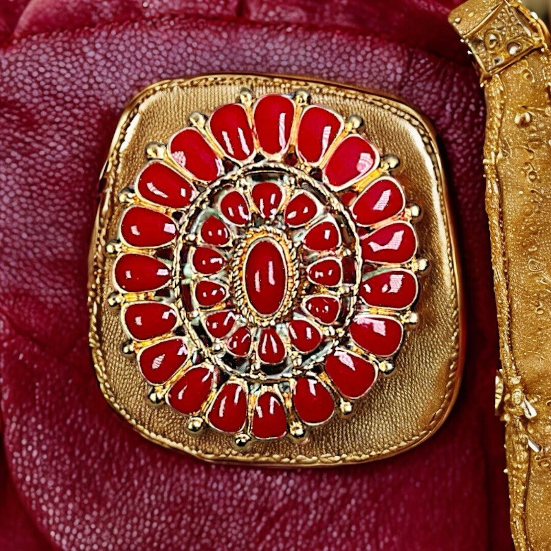 Beautiful vintage Chanel ring in gold-plated metal