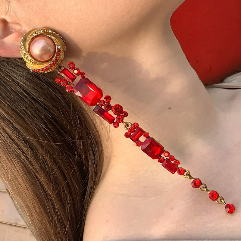 Sublime pendant earrings signed Yves Saint Laurent