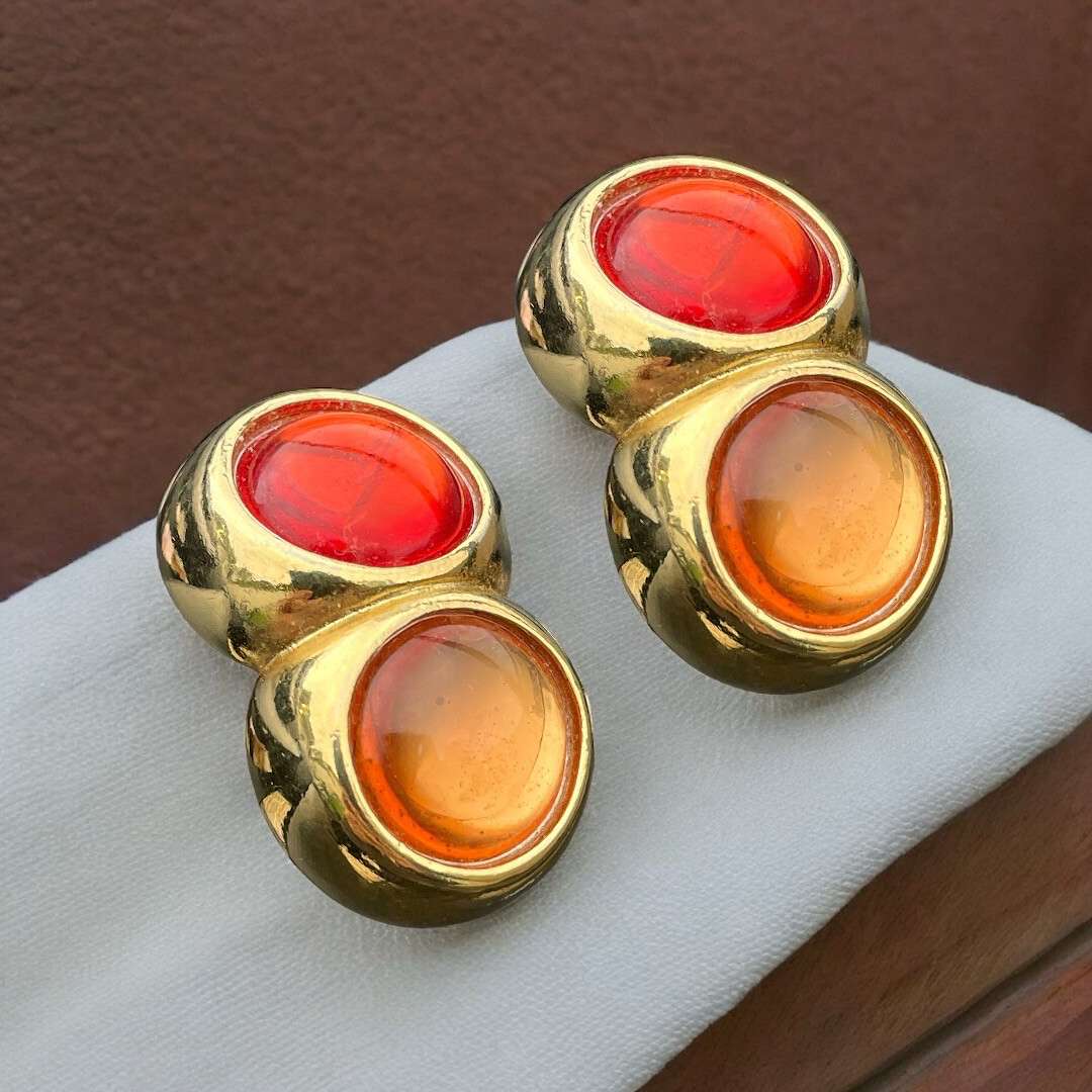 Boucles d’oreilles vintage résine bicolore aux tons chauds signées Yves Saint Laurent