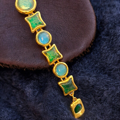 Bracelet vintage en résine aux tons bleus et verts, signé L’Or du Soir