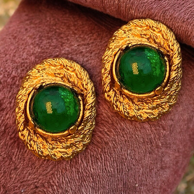Boucles d’oreilles vintage en résine verte signées Yves Saint Laurent 